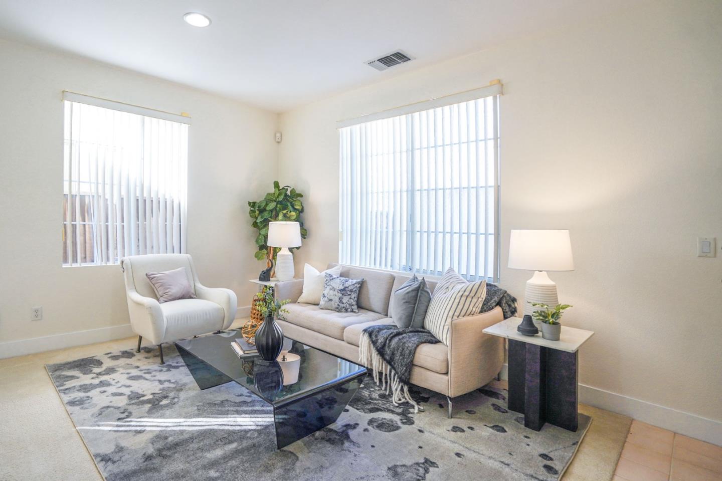 Detail Gallery Image 9 of 41 For 2299 Woodset Dr, San Jose,  CA 95116 - 3 Beds | 2/1 Baths