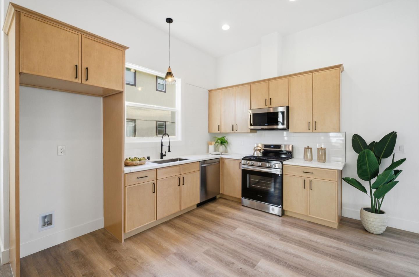 Detail Gallery Image 10 of 58 For 89 N 9th St, San Jose,  CA 95112 - 4 Beds | 2 Baths