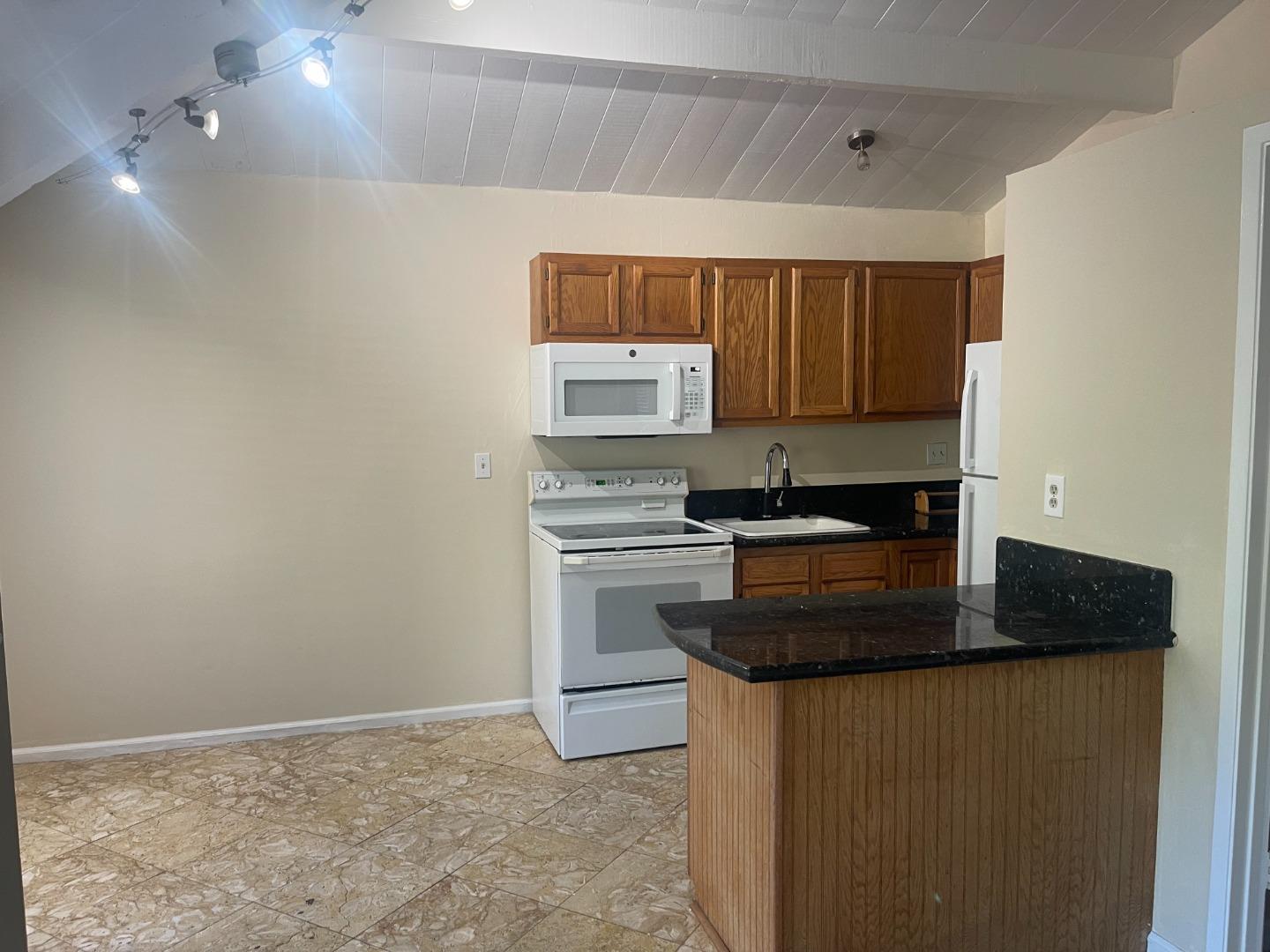 Detail Gallery Image 5 of 13 For 220 E Hilton Dr #22,  Boulder Creek,  CA 95006 - 1 Beds | 1 Baths