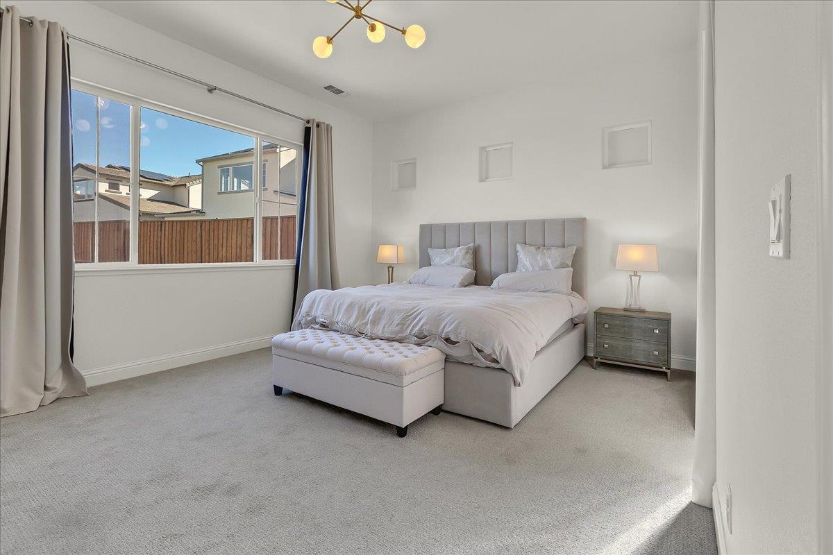 Detail Gallery Image 11 of 35 For 499 Bonte Ct, Marina,  CA 93933 - 5 Beds | 2/1 Baths