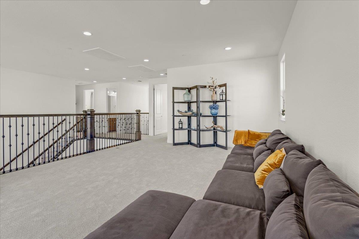 Detail Gallery Image 16 of 35 For 499 Bonte Ct, Marina,  CA 93933 - 5 Beds | 2/1 Baths