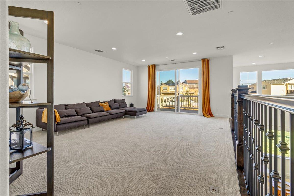 Detail Gallery Image 17 of 35 For 499 Bonte Ct, Marina,  CA 93933 - 5 Beds | 2/1 Baths