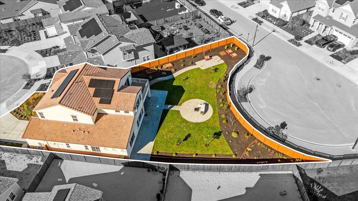 Detail Gallery Image 2 of 35 For 499 Bonte Ct, Marina,  CA 93933 - 5 Beds | 2/1 Baths