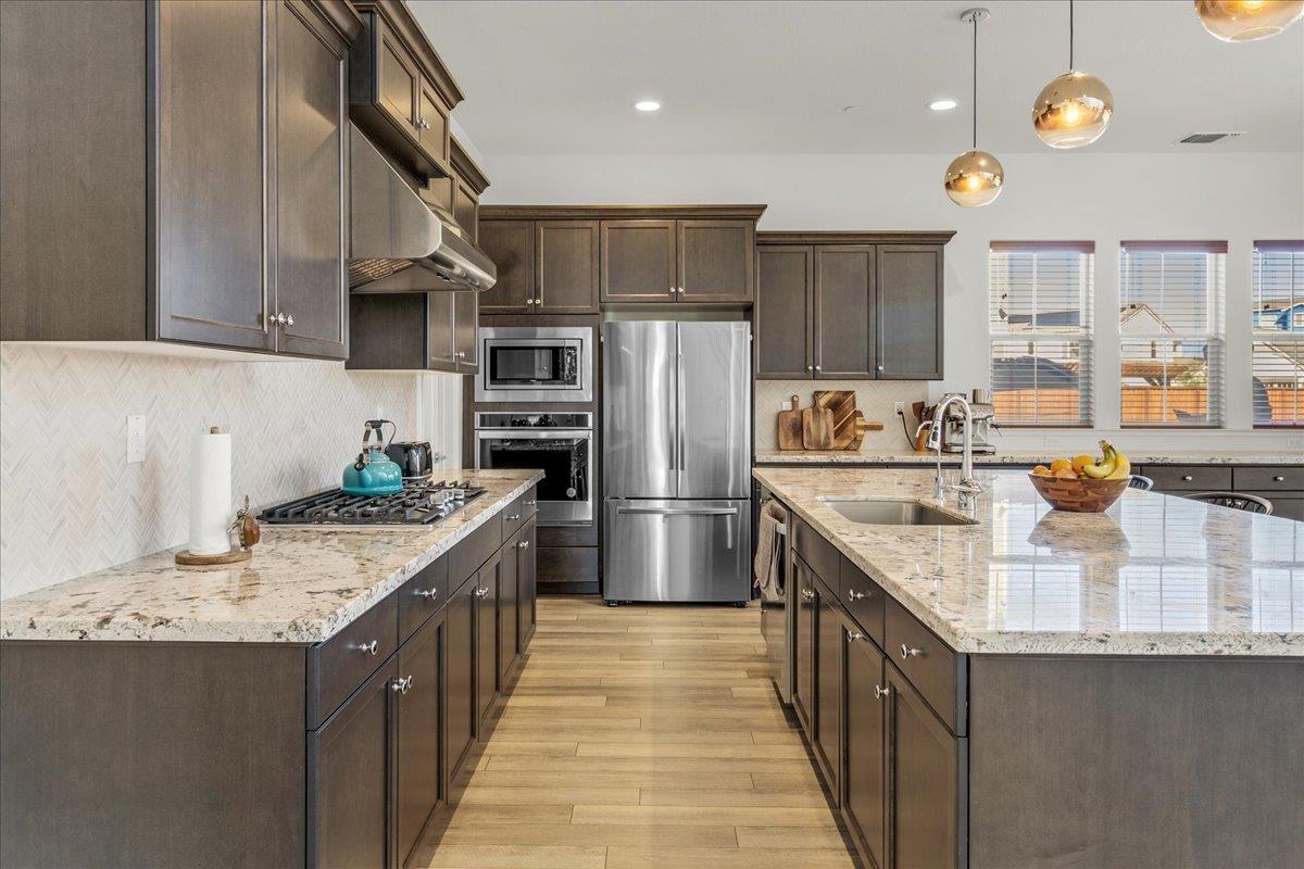 Detail Gallery Image 5 of 35 For 499 Bonte Ct, Marina,  CA 93933 - 5 Beds | 2/1 Baths