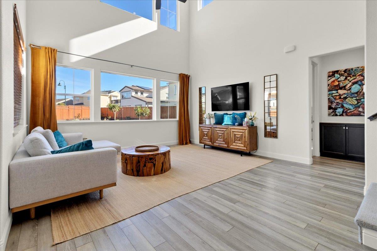 Detail Gallery Image 6 of 35 For 499 Bonte Ct, Marina,  CA 93933 - 5 Beds | 2/1 Baths