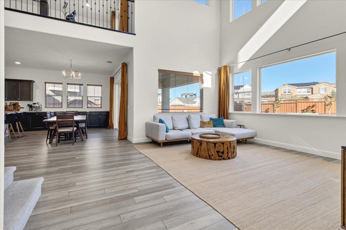 Detail Gallery Image 7 of 35 For 499 Bonte Ct, Marina,  CA 93933 - 5 Beds | 2/1 Baths