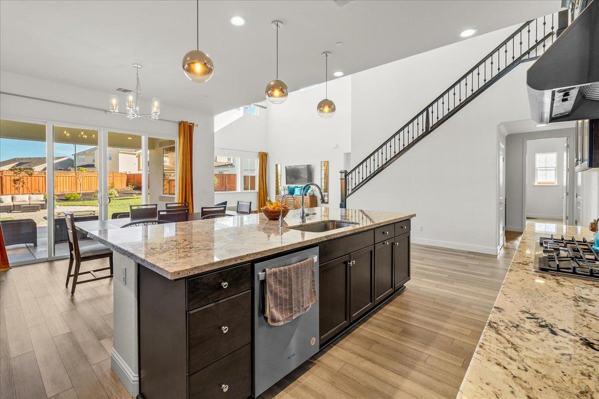 Detail Gallery Image 8 of 35 For 499 Bonte Ct, Marina,  CA 93933 - 5 Beds | 2/1 Baths