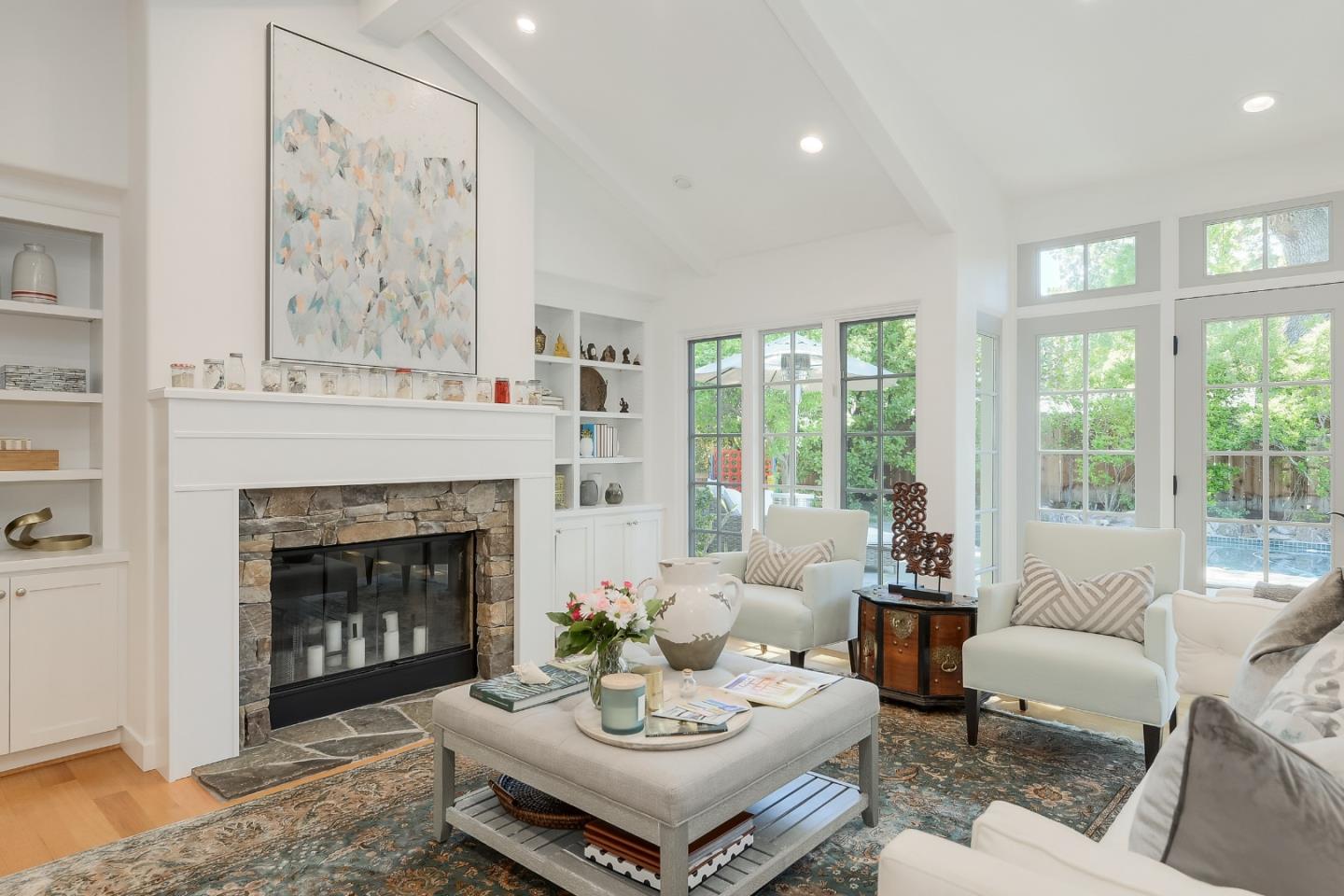 Detail Gallery Image 10 of 37 For 1003 Olive St, Menlo Park,  CA 94025 - 4 Beds | 3/1 Baths