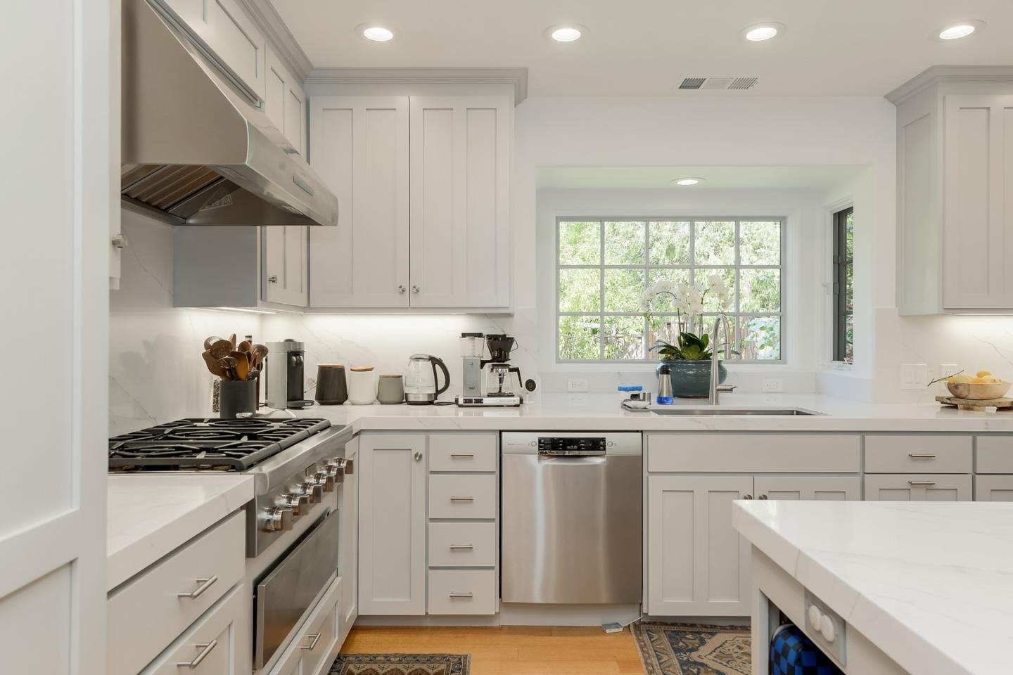 Detail Gallery Image 18 of 37 For 1003 Olive St, Menlo Park,  CA 94025 - 4 Beds | 3/1 Baths