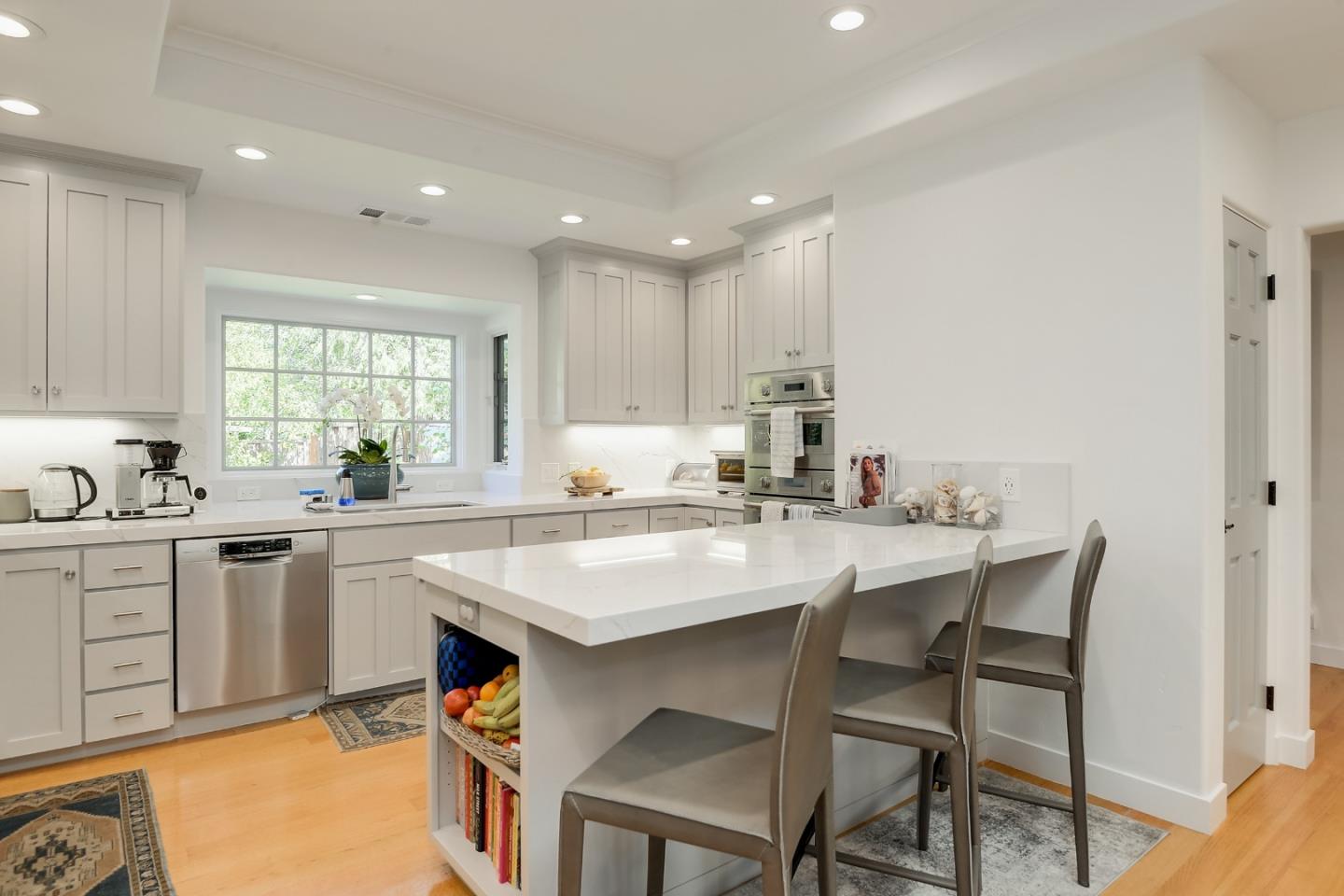 Detail Gallery Image 19 of 37 For 1003 Olive St, Menlo Park,  CA 94025 - 4 Beds | 3/1 Baths