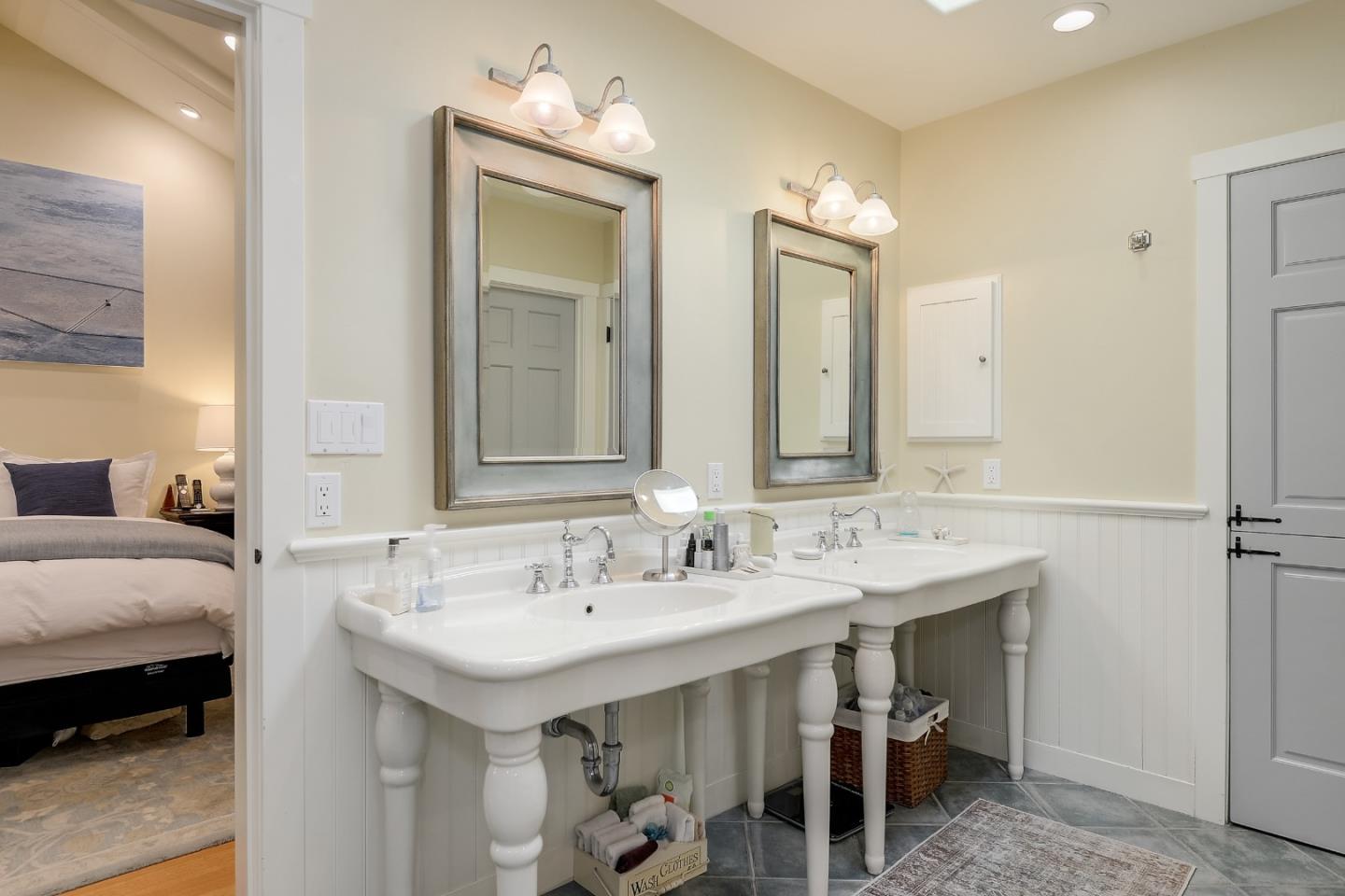 Detail Gallery Image 28 of 37 For 1003 Olive St, Menlo Park,  CA 94025 - 4 Beds | 3/1 Baths