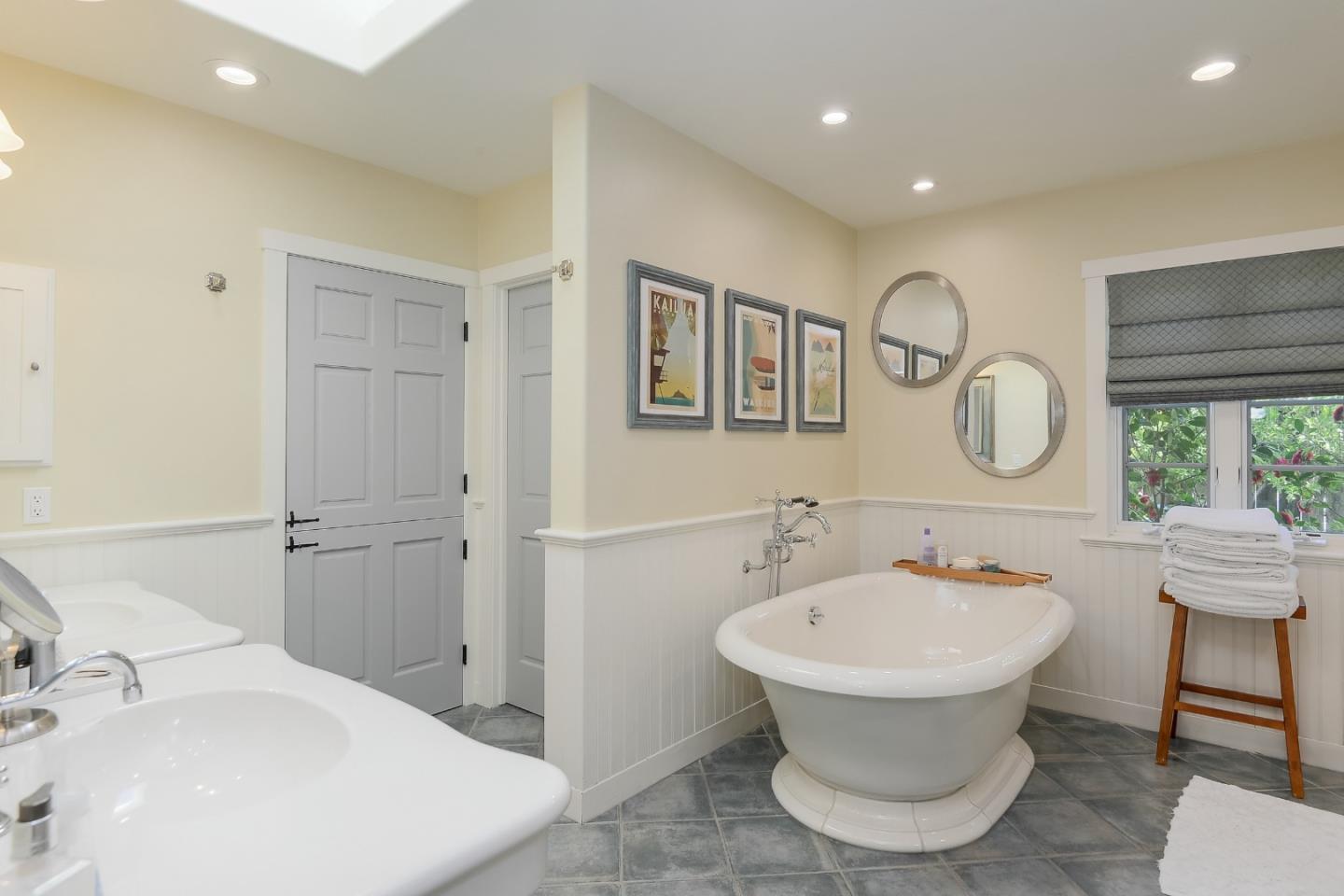 Detail Gallery Image 29 of 37 For 1003 Olive St, Menlo Park,  CA 94025 - 4 Beds | 3/1 Baths