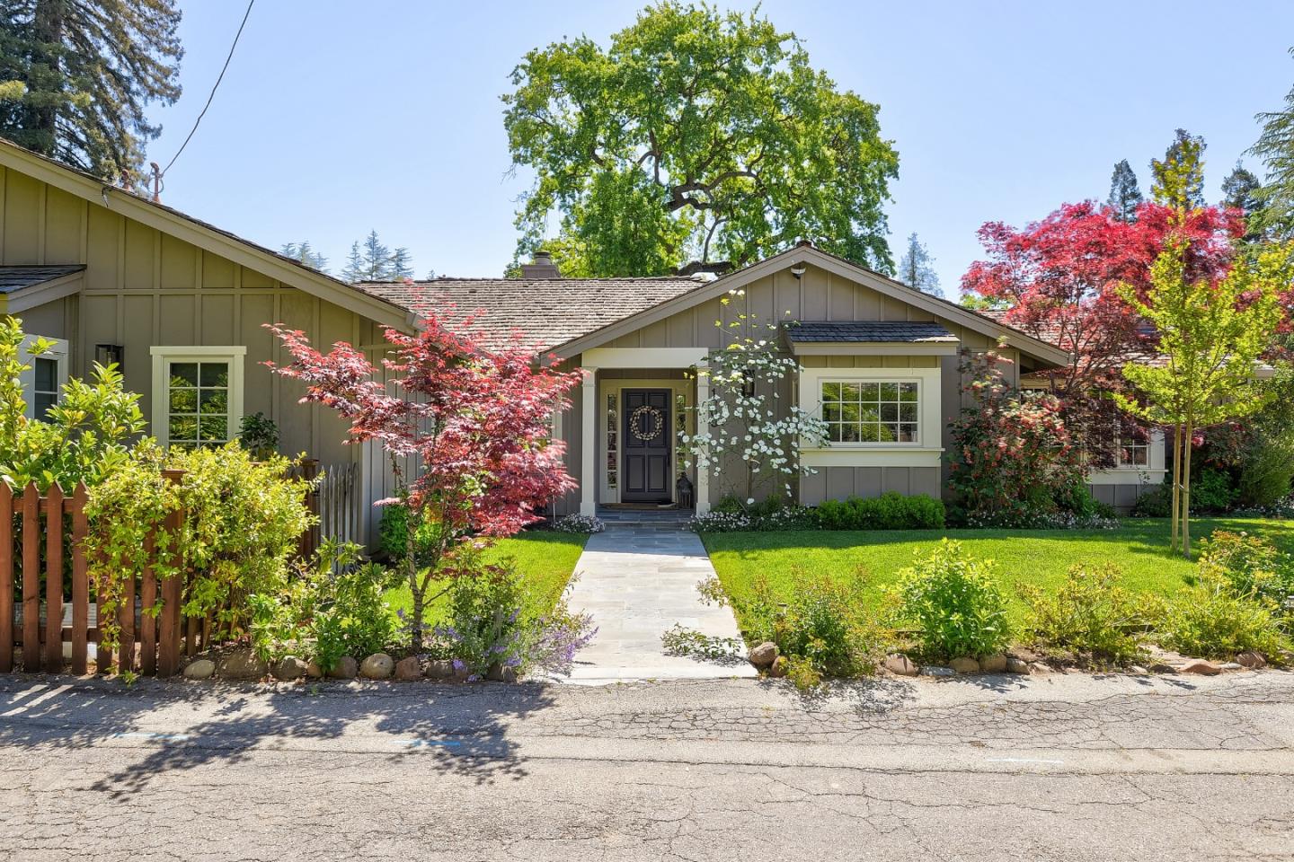 Detail Gallery Image 3 of 37 For 1003 Olive St, Menlo Park,  CA 94025 - 4 Beds | 3/1 Baths