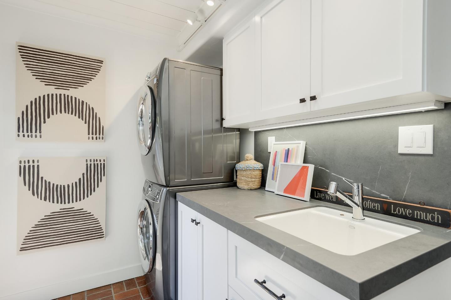 Detail Gallery Image 31 of 37 For 1003 Olive St, Menlo Park,  CA 94025 - 4 Beds | 3/1 Baths