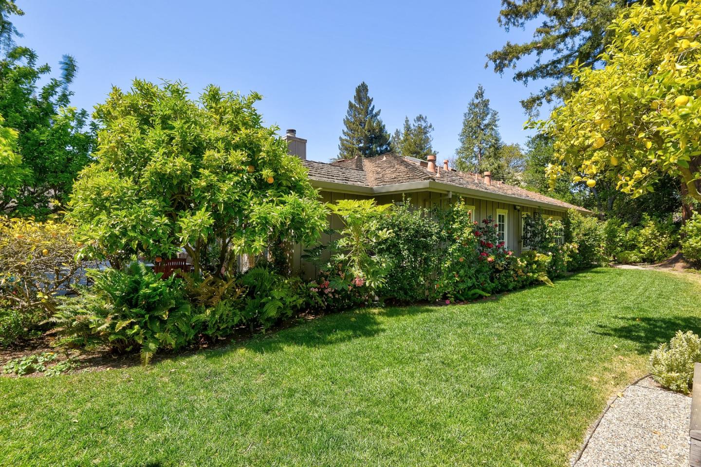 Detail Gallery Image 34 of 37 For 1003 Olive St, Menlo Park,  CA 94025 - 4 Beds | 3/1 Baths