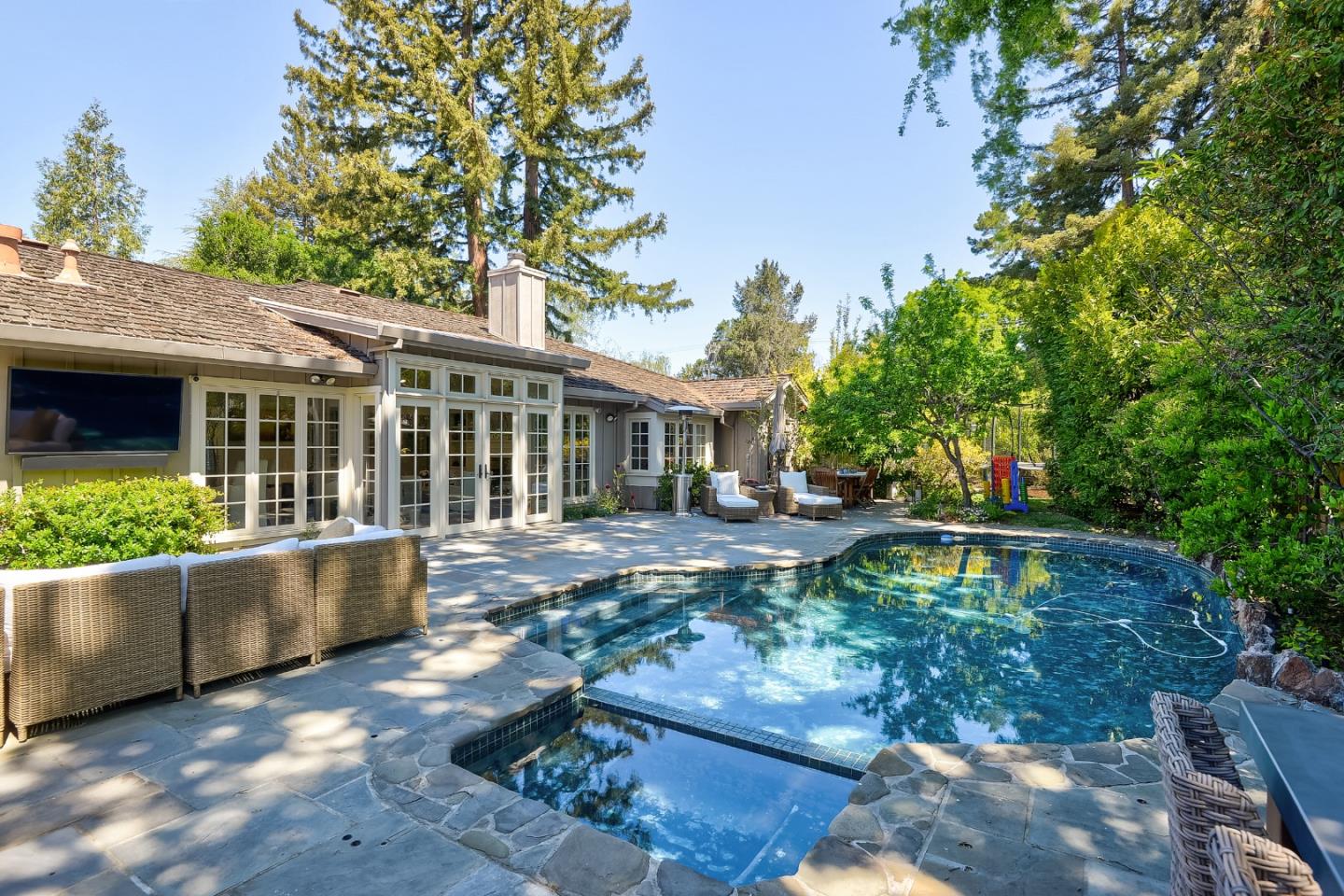 Detail Gallery Image 36 of 37 For 1003 Olive St, Menlo Park,  CA 94025 - 4 Beds | 3/1 Baths