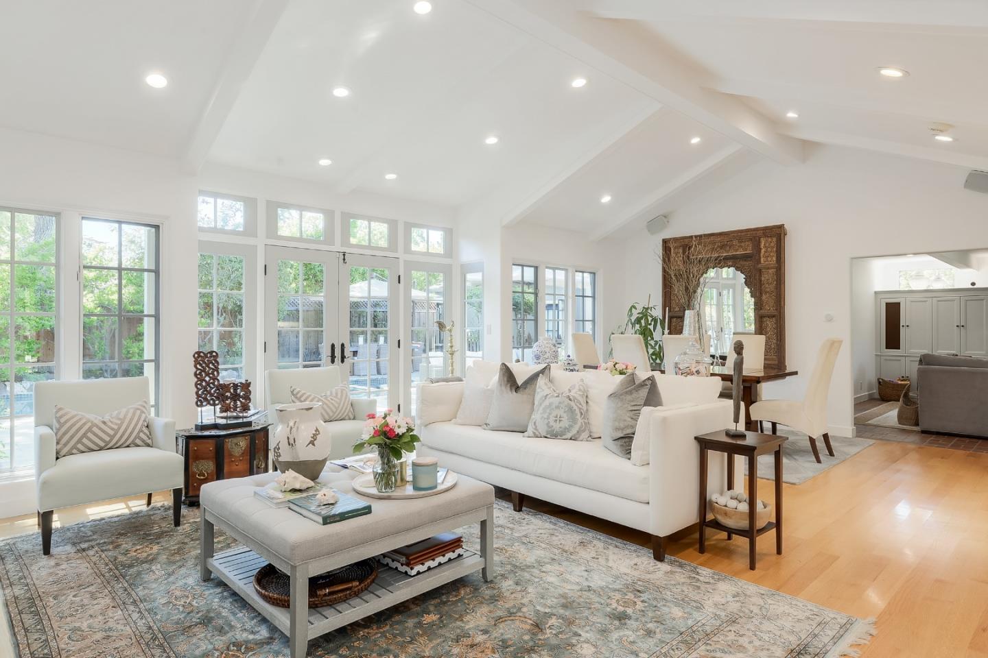 Detail Gallery Image 5 of 37 For 1003 Olive St, Menlo Park,  CA 94025 - 4 Beds | 3/1 Baths