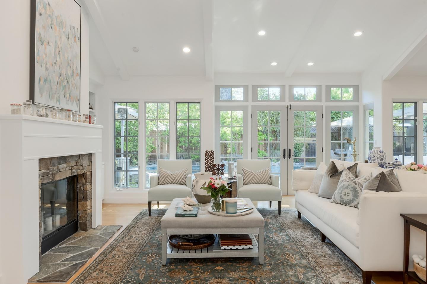 Detail Gallery Image 8 of 37 For 1003 Olive St, Menlo Park,  CA 94025 - 4 Beds | 3/1 Baths