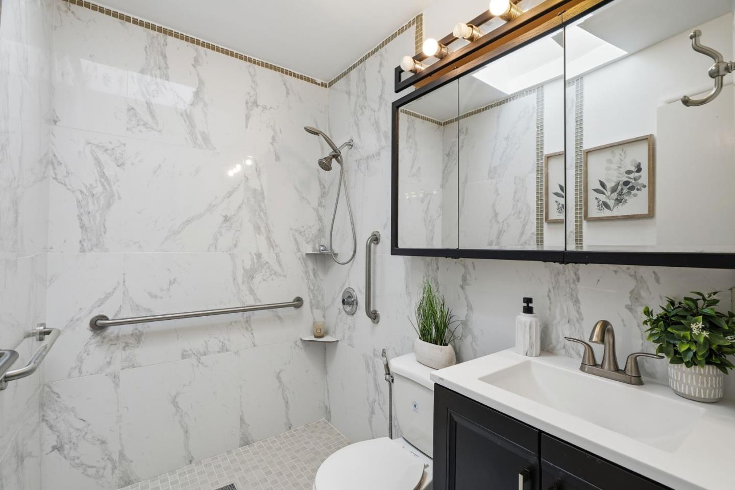 Detail Gallery Image 12 of 46 For 35 Macedonia St, San Francisco,  CA 94110 - 2 Beds | 1 Baths