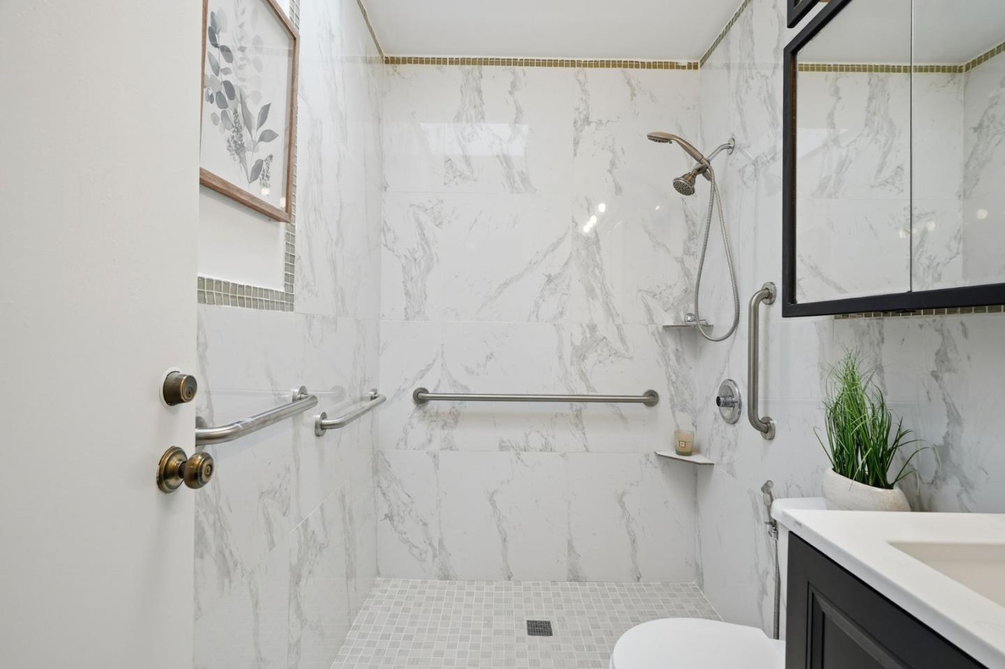 Detail Gallery Image 13 of 46 For 35 Macedonia St, San Francisco,  CA 94110 - 2 Beds | 1 Baths