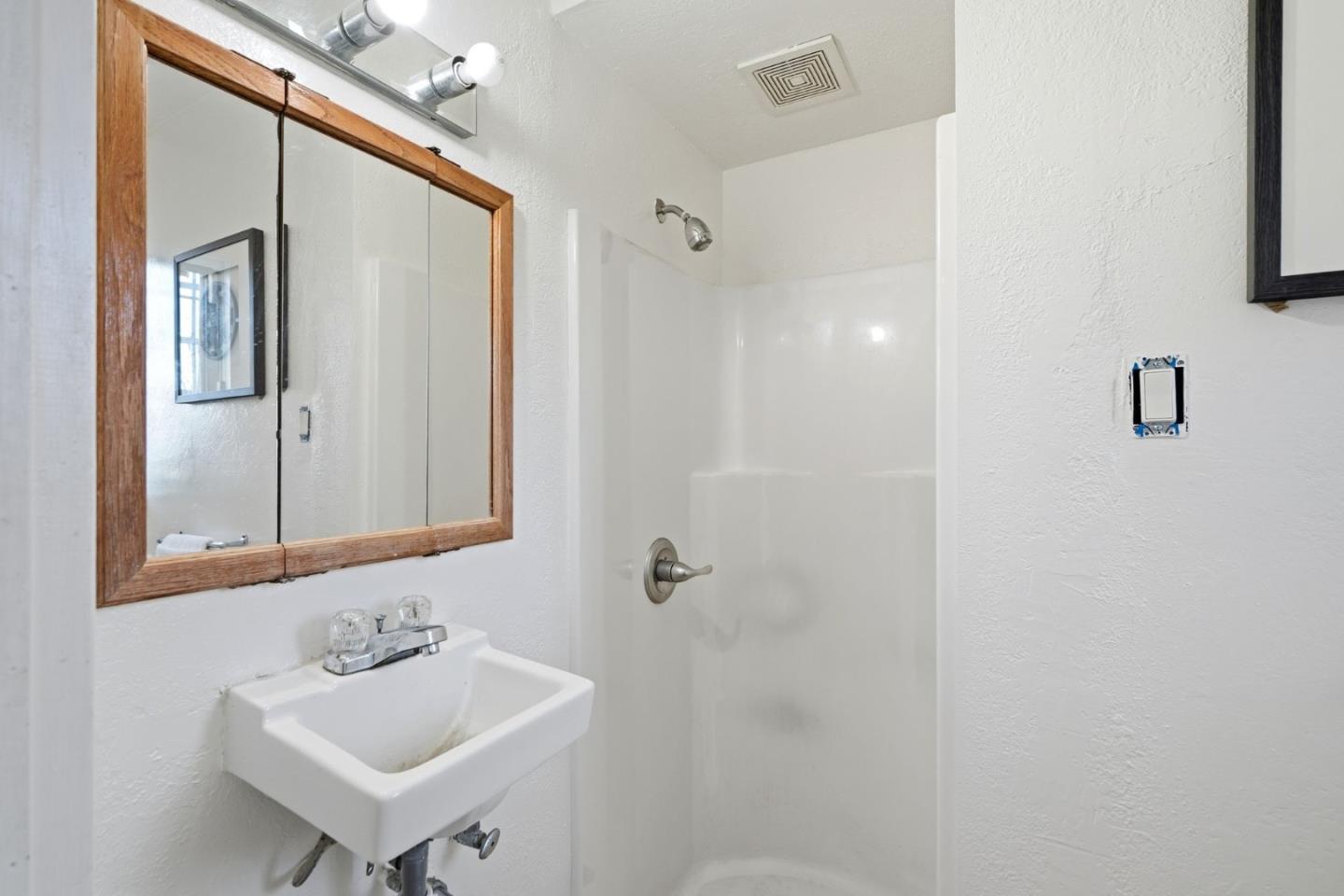 Detail Gallery Image 7 of 46 For 35 Macedonia St, San Francisco,  CA 94110 - 2 Beds | 1 Baths