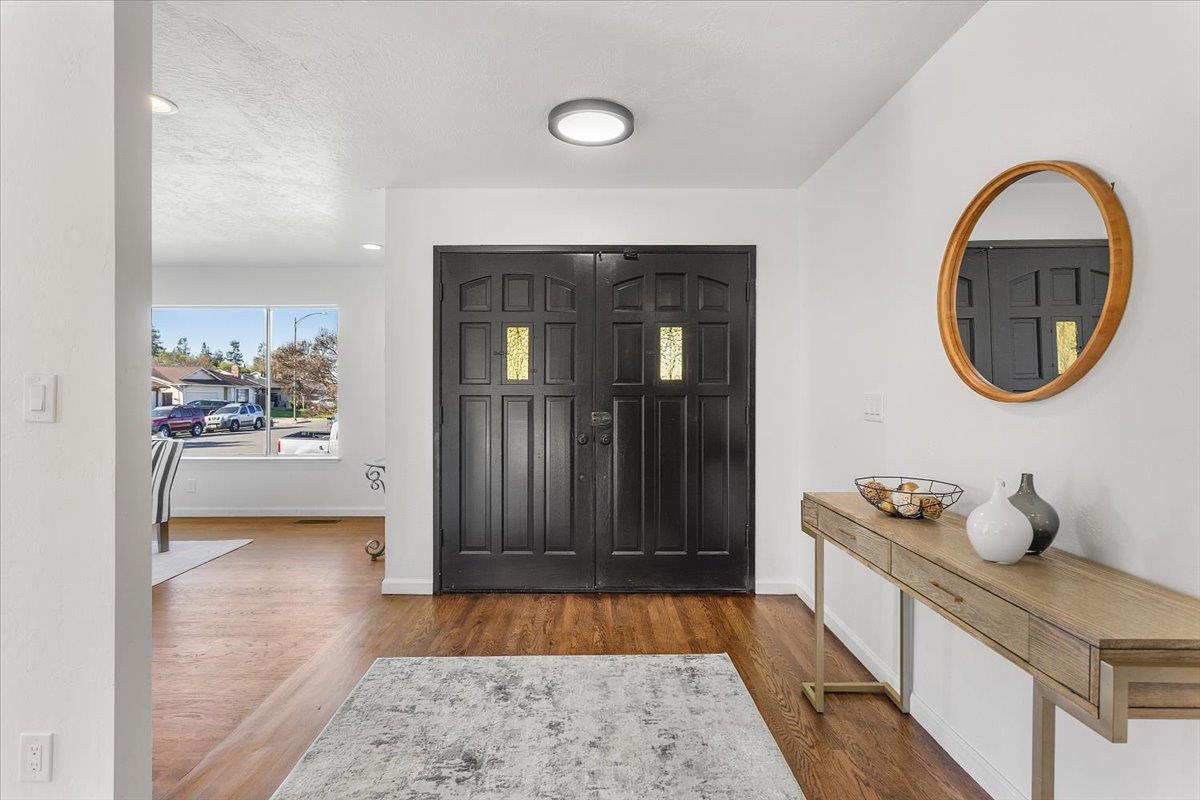 Detail Gallery Image 9 of 47 For 1012 Wilsham Dr, San Jose,  CA 95132 - 4 Beds | 2 Baths