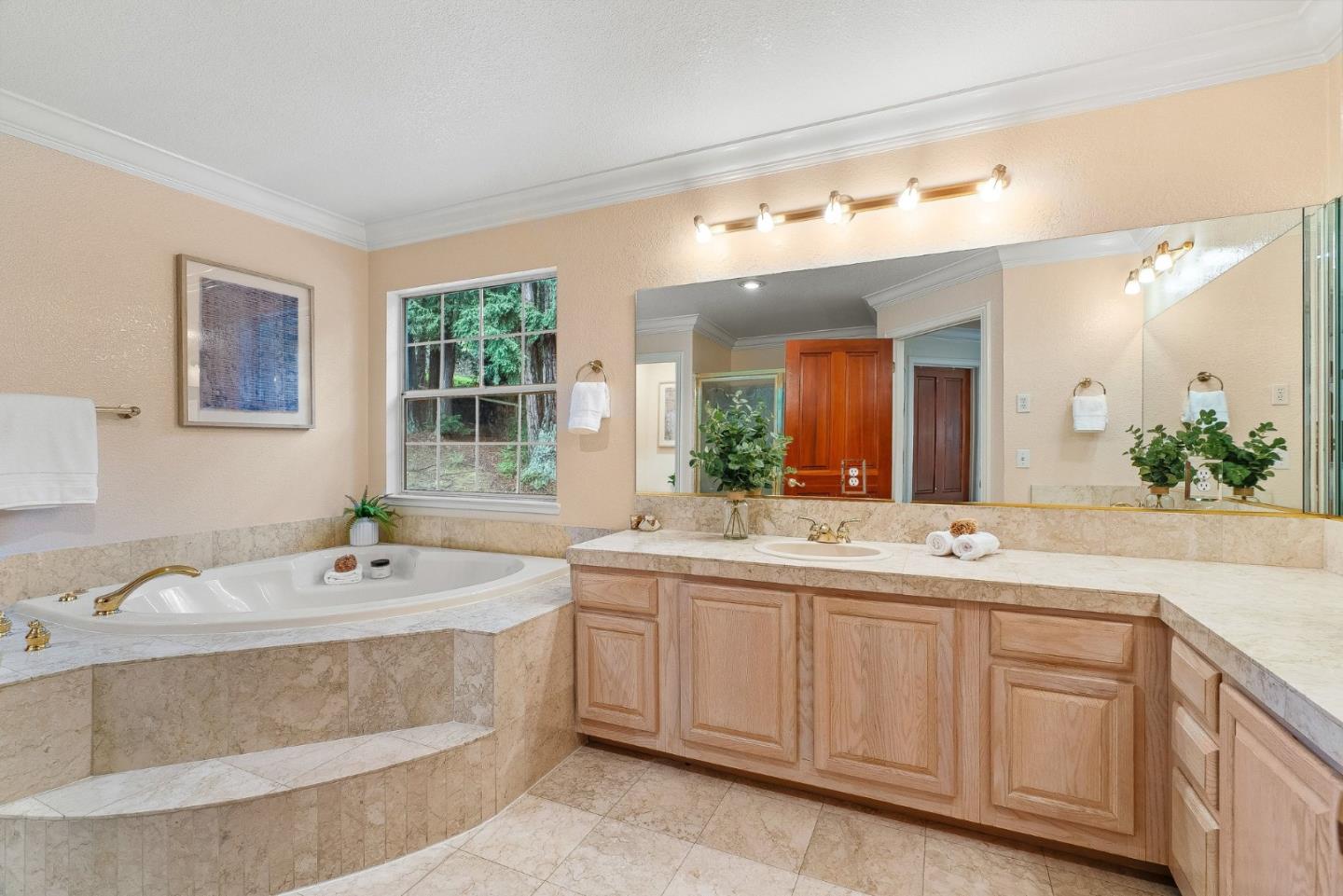 Detail Gallery Image 11 of 70 For 241 Southwood Dr, Scotts Valley,  CA 95066 - 4 Beds | 3/1 Baths