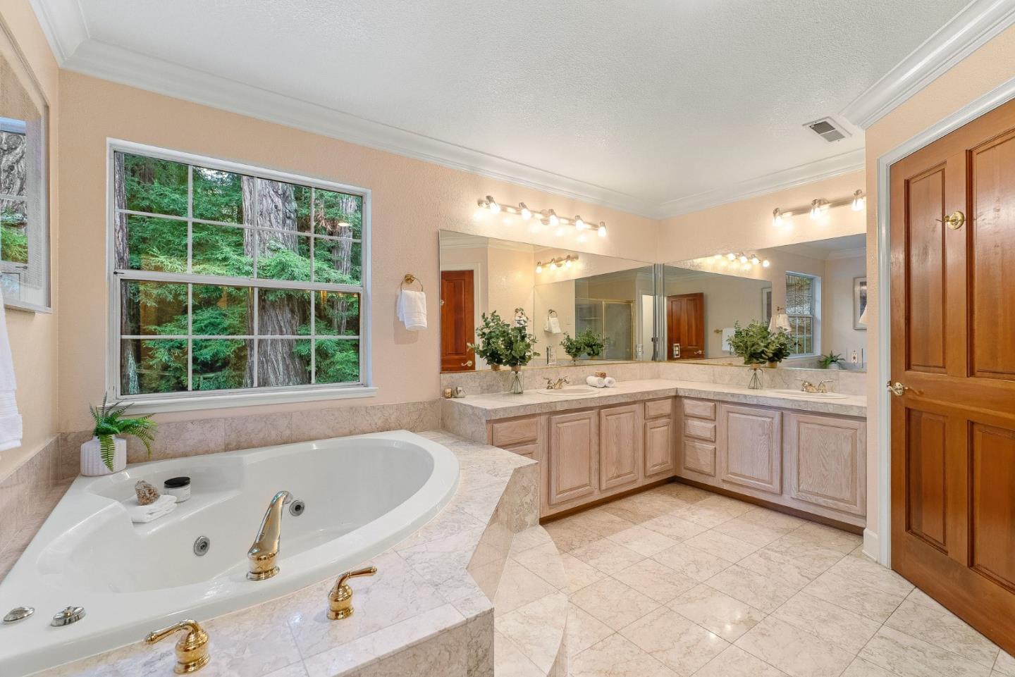 Detail Gallery Image 12 of 70 For 241 Southwood Dr, Scotts Valley,  CA 95066 - 4 Beds | 3/1 Baths