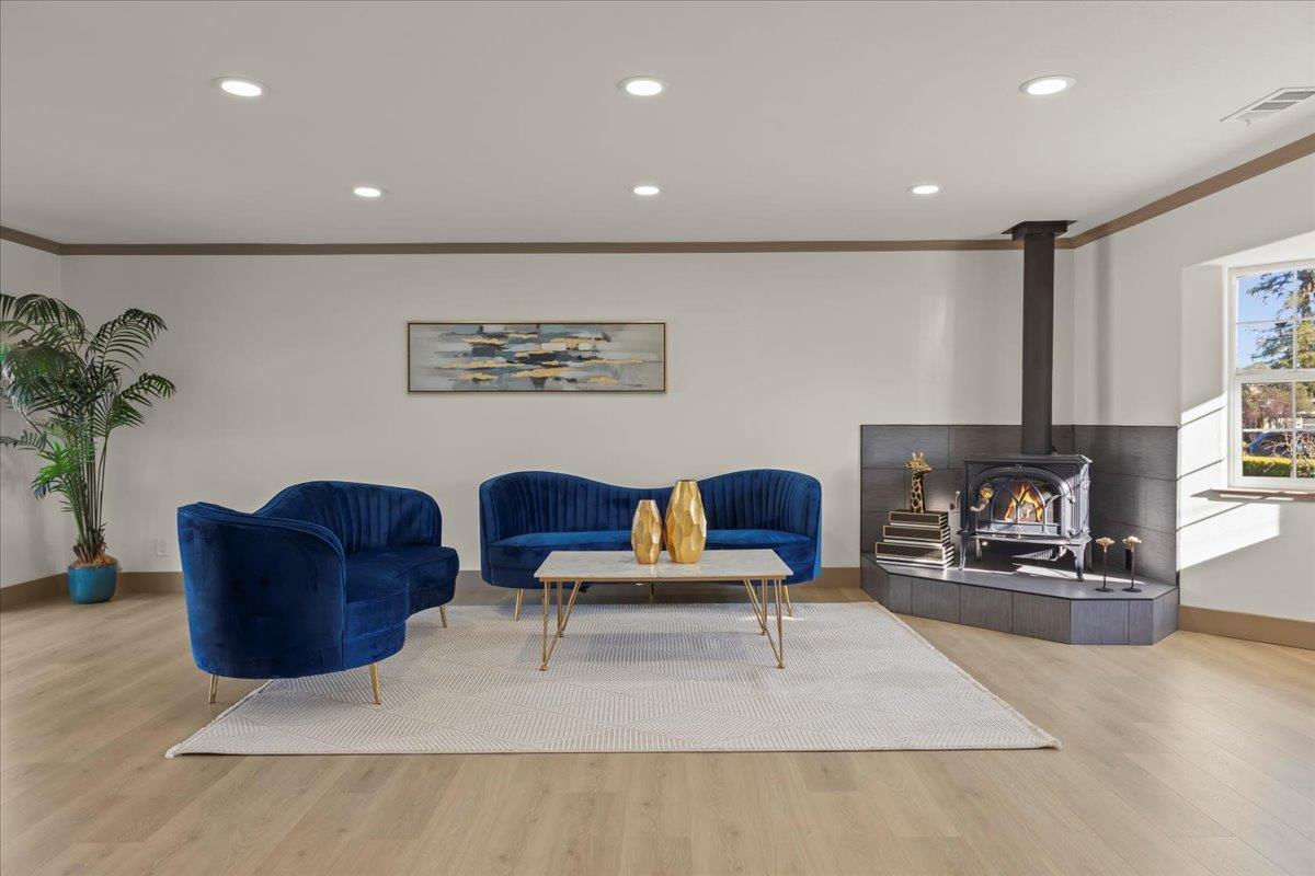 Detail Gallery Image 3 of 29 For 381 Fenley Ave, San Jose,  CA 95117 - 3 Beds | 2 Baths