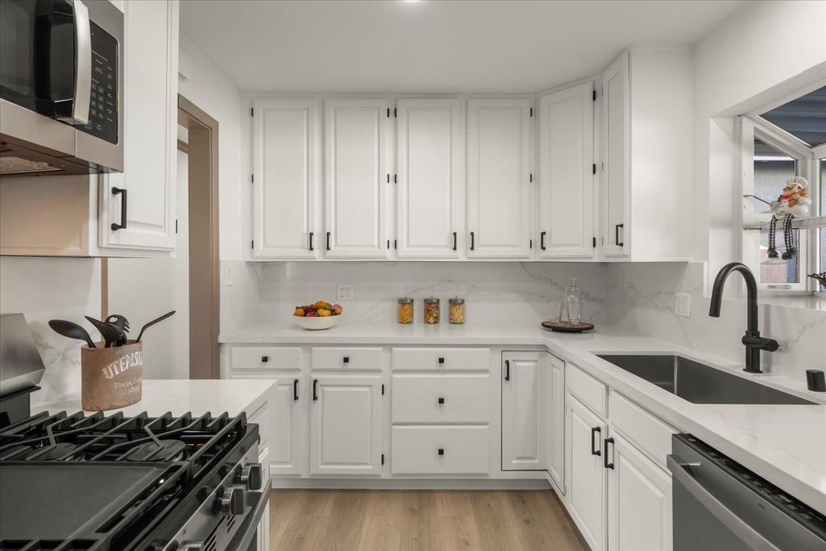 Detail Gallery Image 9 of 29 For 381 Fenley Ave, San Jose,  CA 95117 - 3 Beds | 2 Baths