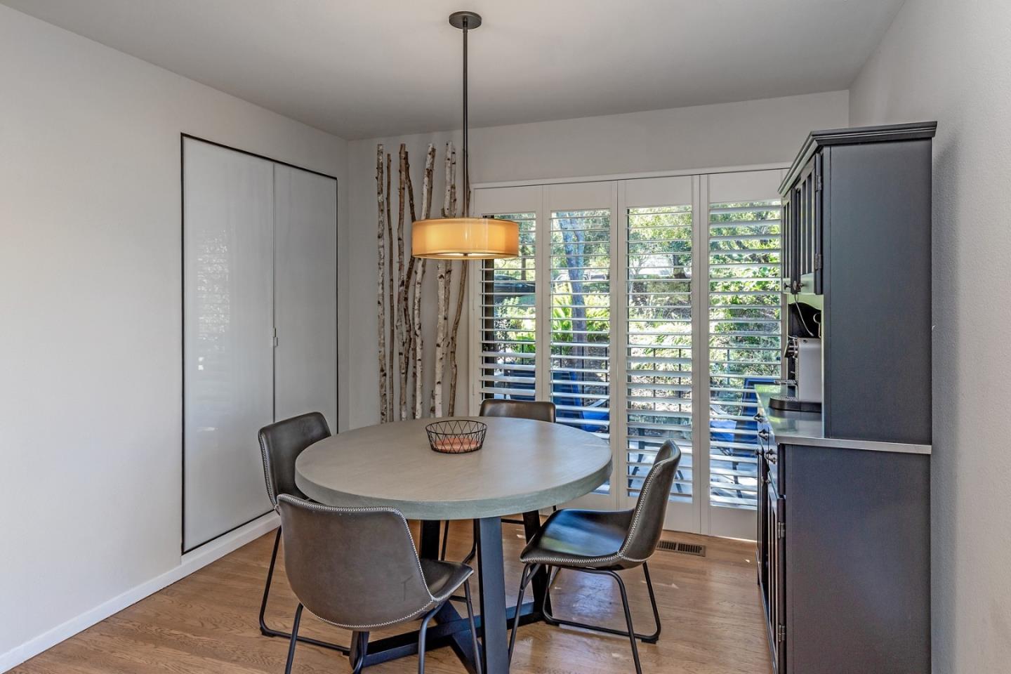 Detail Gallery Image 10 of 29 For 5 Sandstone St, Portola Valley,  CA 94028 - 3 Beds | 2/1 Baths