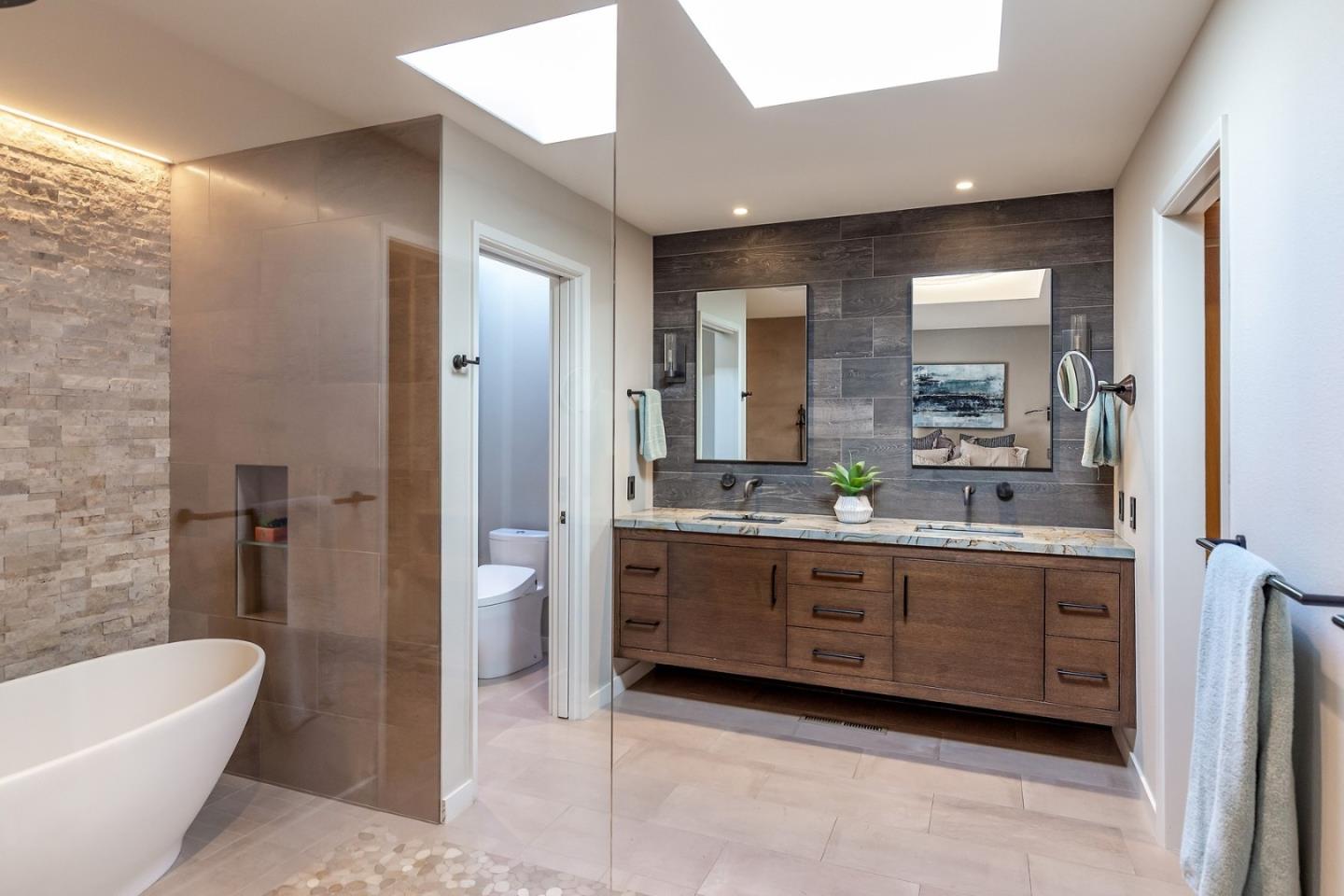 Detail Gallery Image 15 of 29 For 5 Sandstone St, Portola Valley,  CA 94028 - 3 Beds | 2/1 Baths