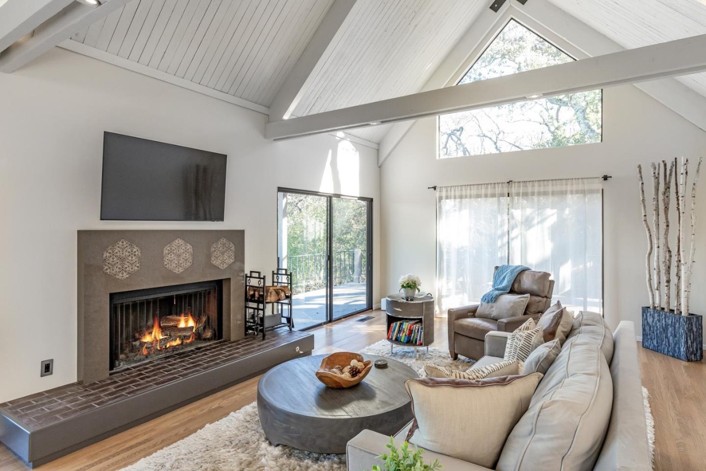 Detail Gallery Image 4 of 29 For 5 Sandstone St, Portola Valley,  CA 94028 - 3 Beds | 2/1 Baths