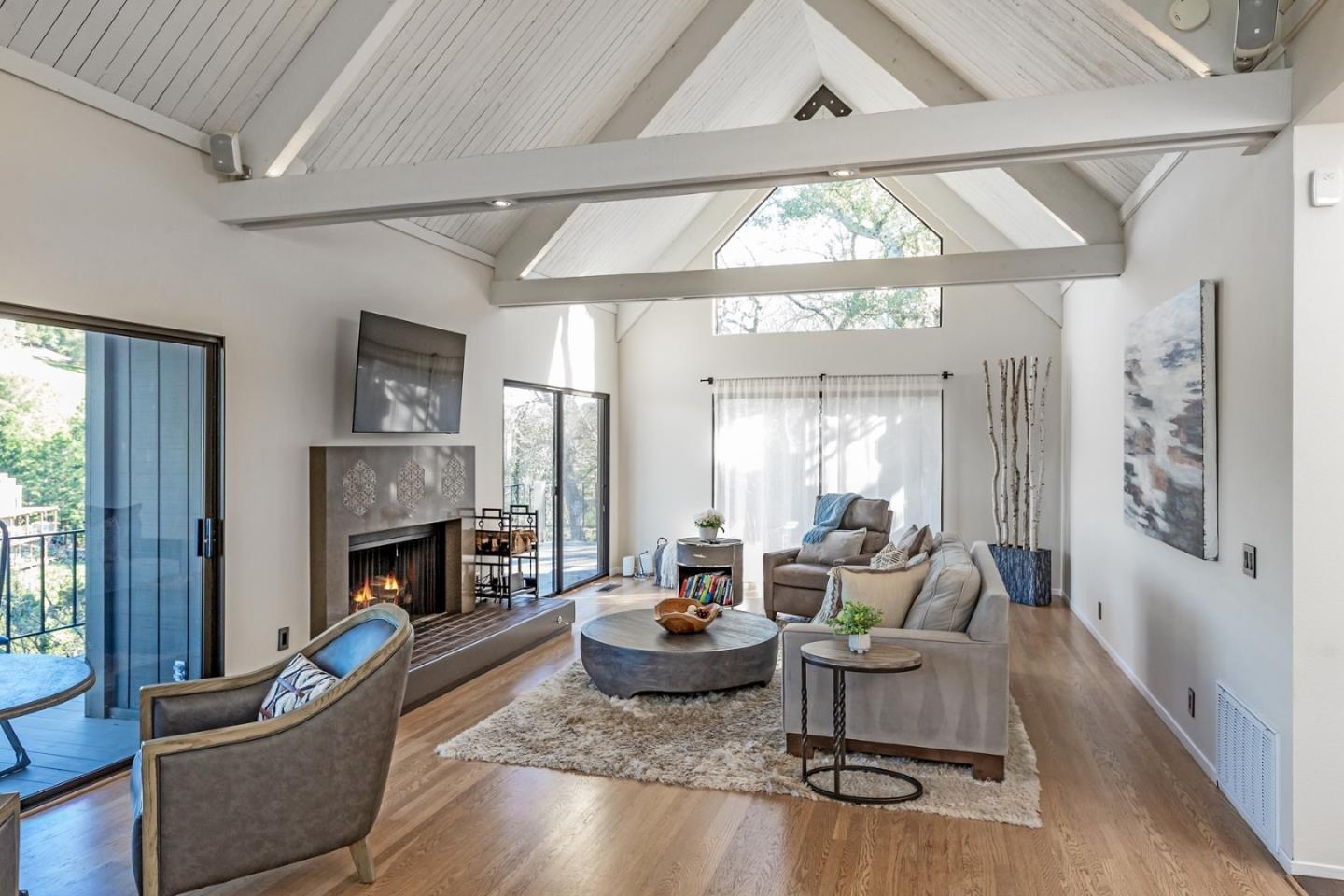 Detail Gallery Image 5 of 29 For 5 Sandstone St, Portola Valley,  CA 94028 - 3 Beds | 2/1 Baths