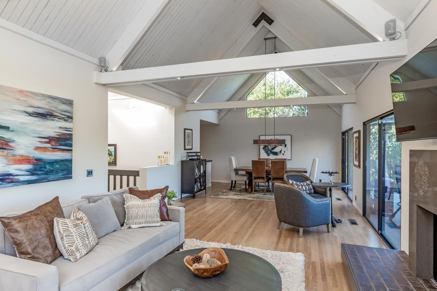Detail Gallery Image 6 of 29 For 5 Sandstone St, Portola Valley,  CA 94028 - 3 Beds | 2/1 Baths