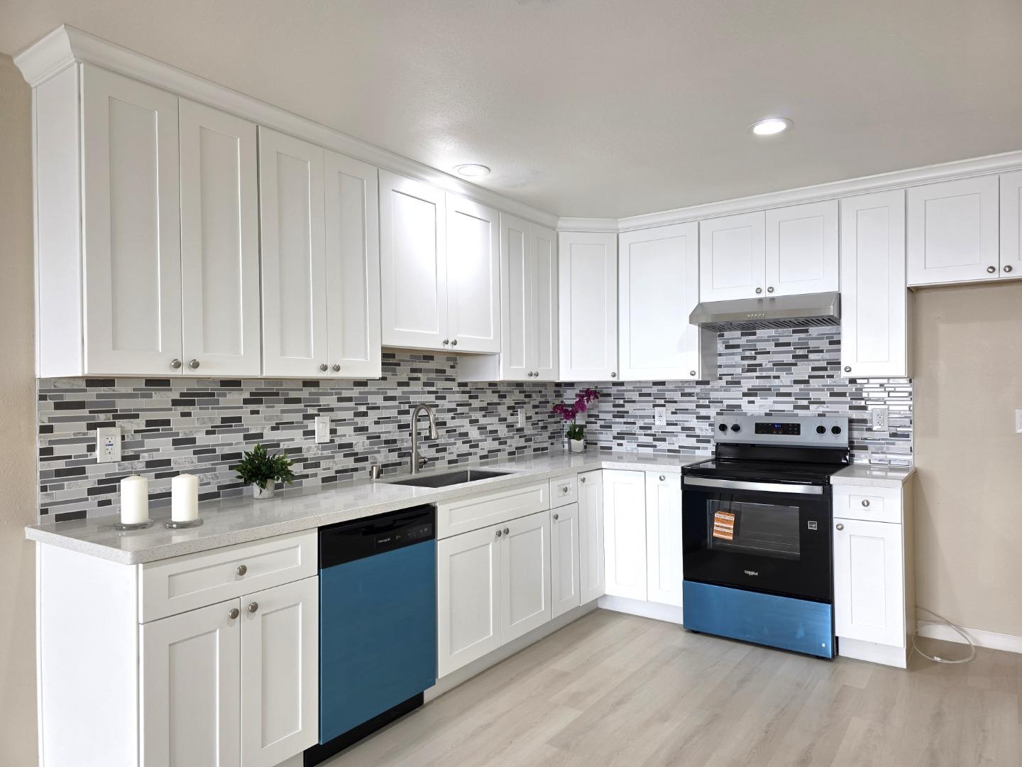 Detail Gallery Image 12 of 30 For 1932 Luby Dr, San Jose,  CA 95133 - 3 Beds | 2 Baths