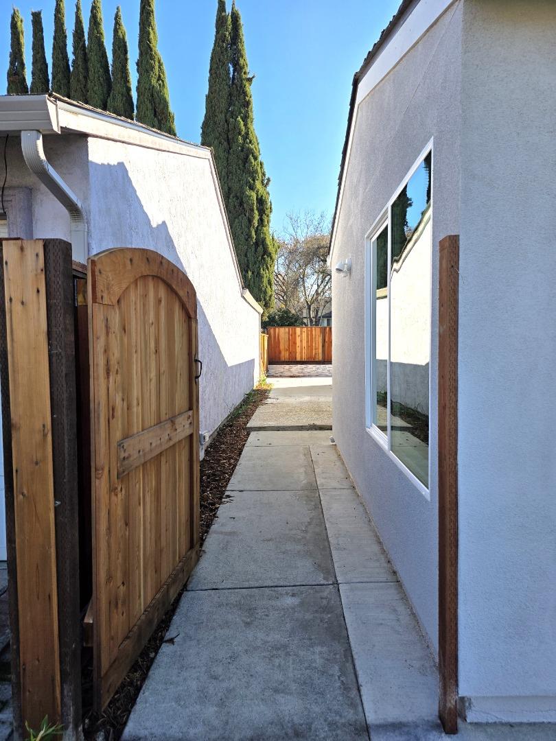 Detail Gallery Image 3 of 30 For 1932 Luby Dr, San Jose,  CA 95133 - 3 Beds | 2 Baths