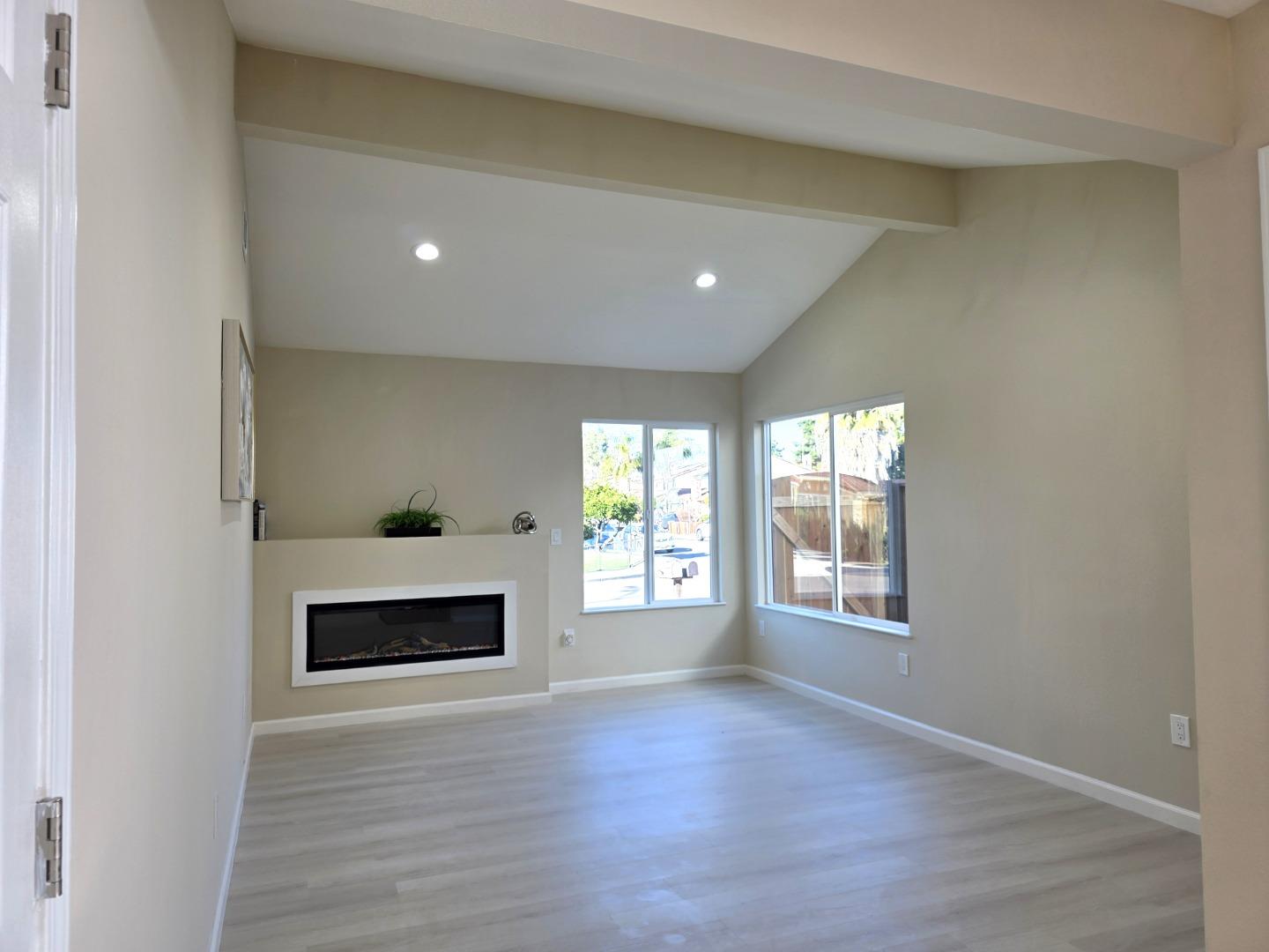 Detail Gallery Image 6 of 30 For 1932 Luby Dr, San Jose,  CA 95133 - 3 Beds | 2 Baths