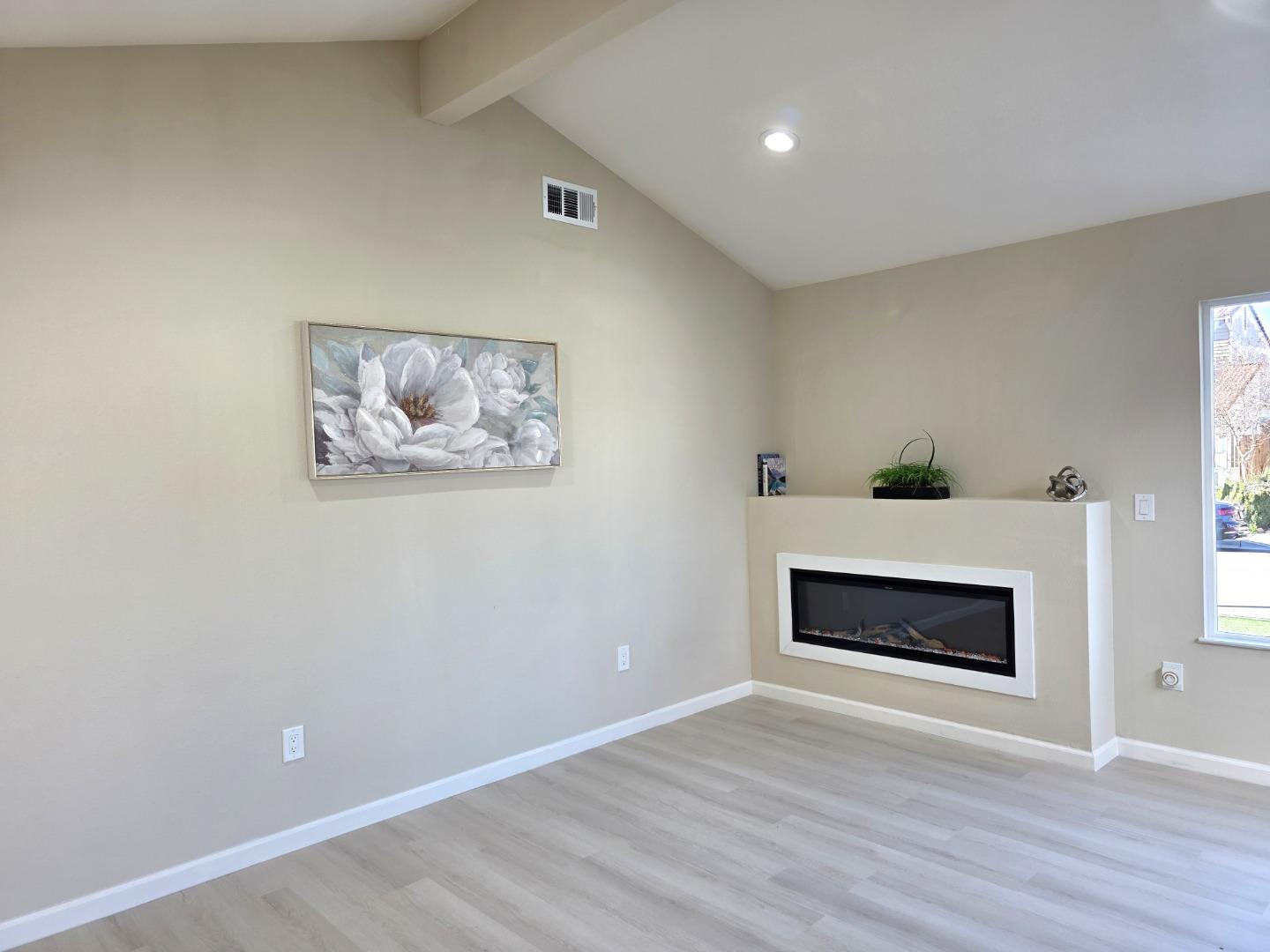 Detail Gallery Image 7 of 30 For 1932 Luby Dr, San Jose,  CA 95133 - 3 Beds | 2 Baths