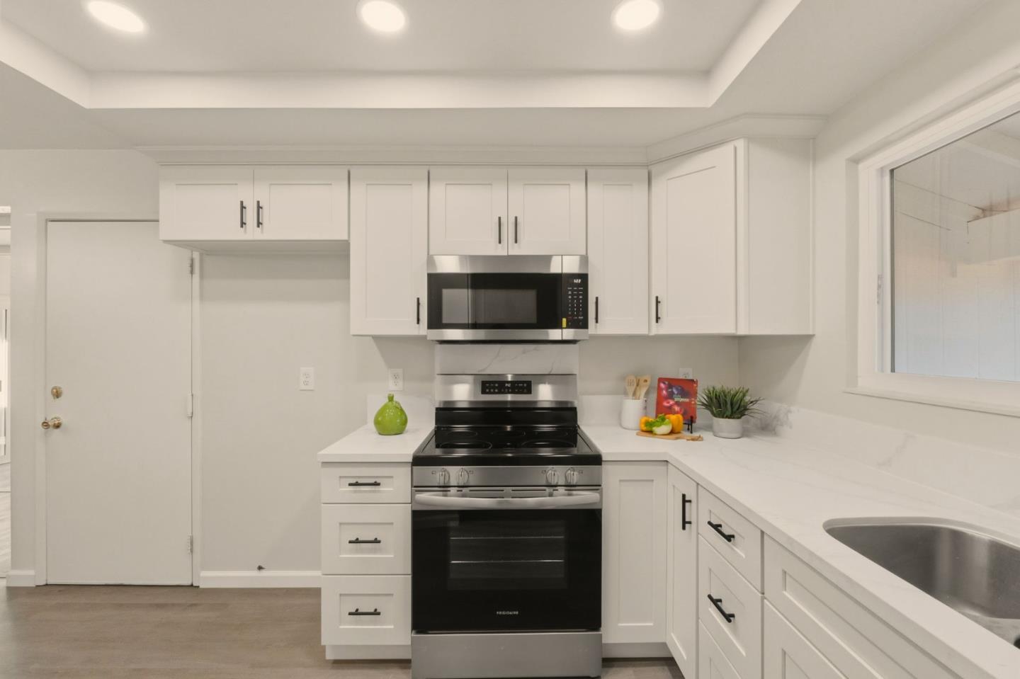 Detail Gallery Image 10 of 42 For 1941 Grosvenor Dr, San Jose,  CA 95132 - 3 Beds | 2 Baths