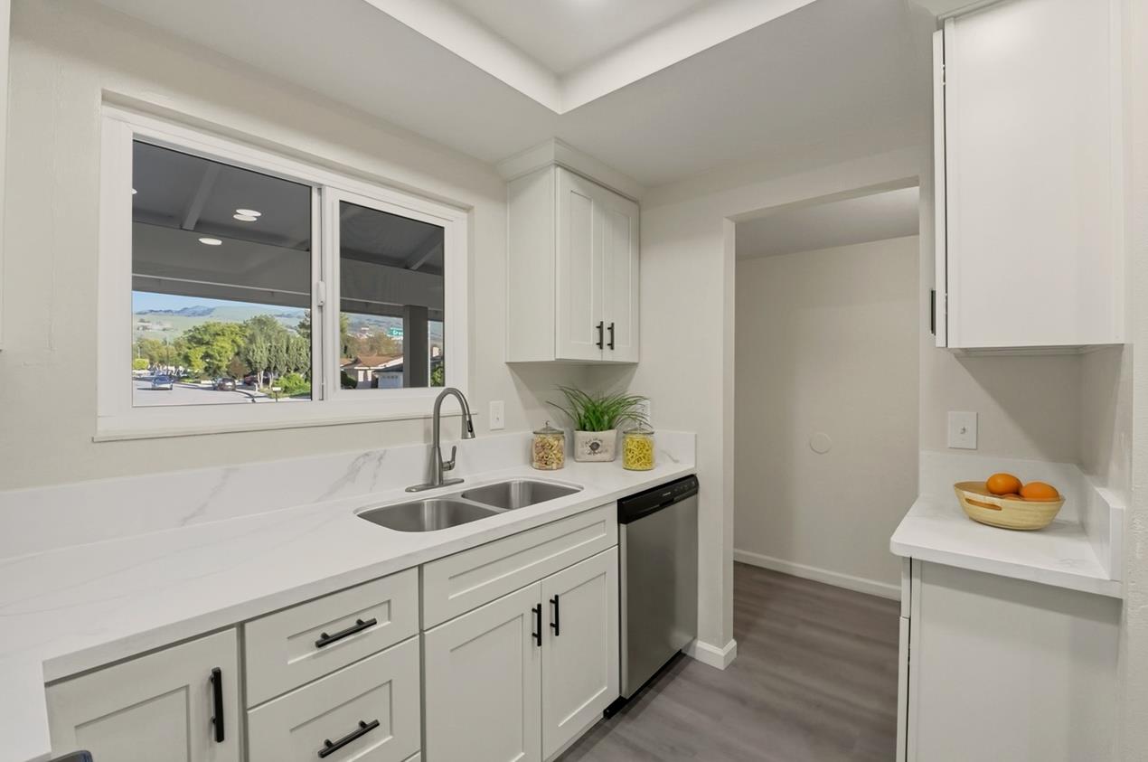 Detail Gallery Image 13 of 42 For 1941 Grosvenor Dr, San Jose,  CA 95132 - 3 Beds | 2 Baths