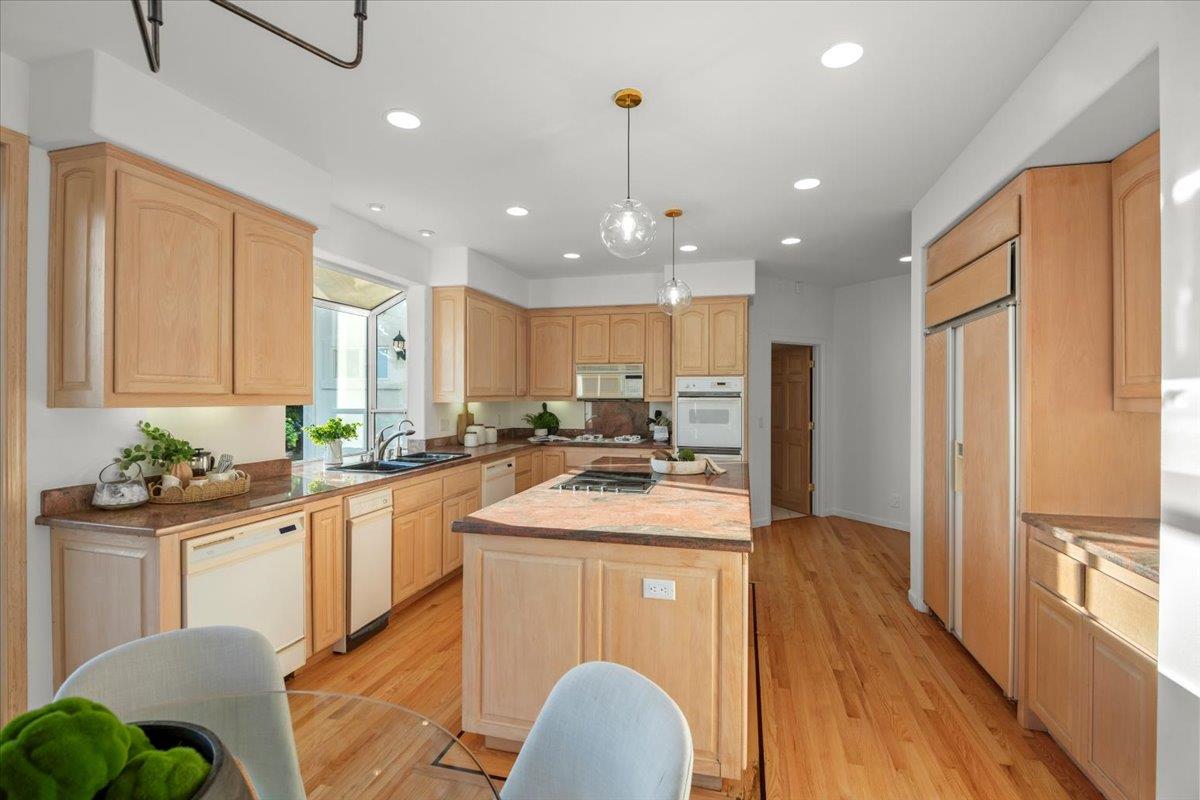 Detail Gallery Image 13 of 39 For 3961 Jefferson Ave, Redwood City,  CA 94062 - 4 Beds | 4/1 Baths