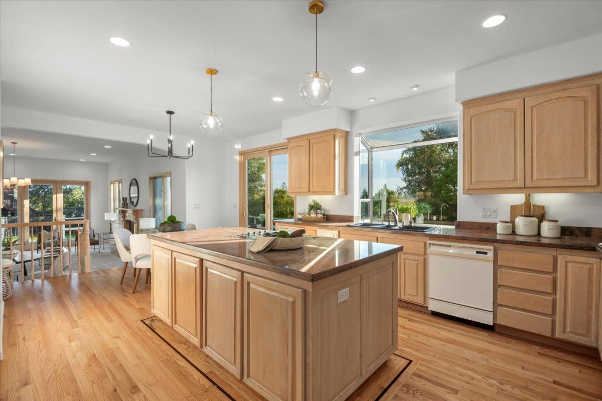 Detail Gallery Image 14 of 39 For 3961 Jefferson Ave, Redwood City,  CA 94062 - 4 Beds | 4/1 Baths