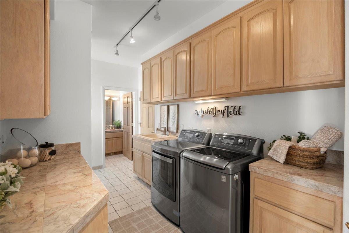 Detail Gallery Image 15 of 39 For 3961 Jefferson Ave, Redwood City,  CA 94062 - 4 Beds | 4/1 Baths