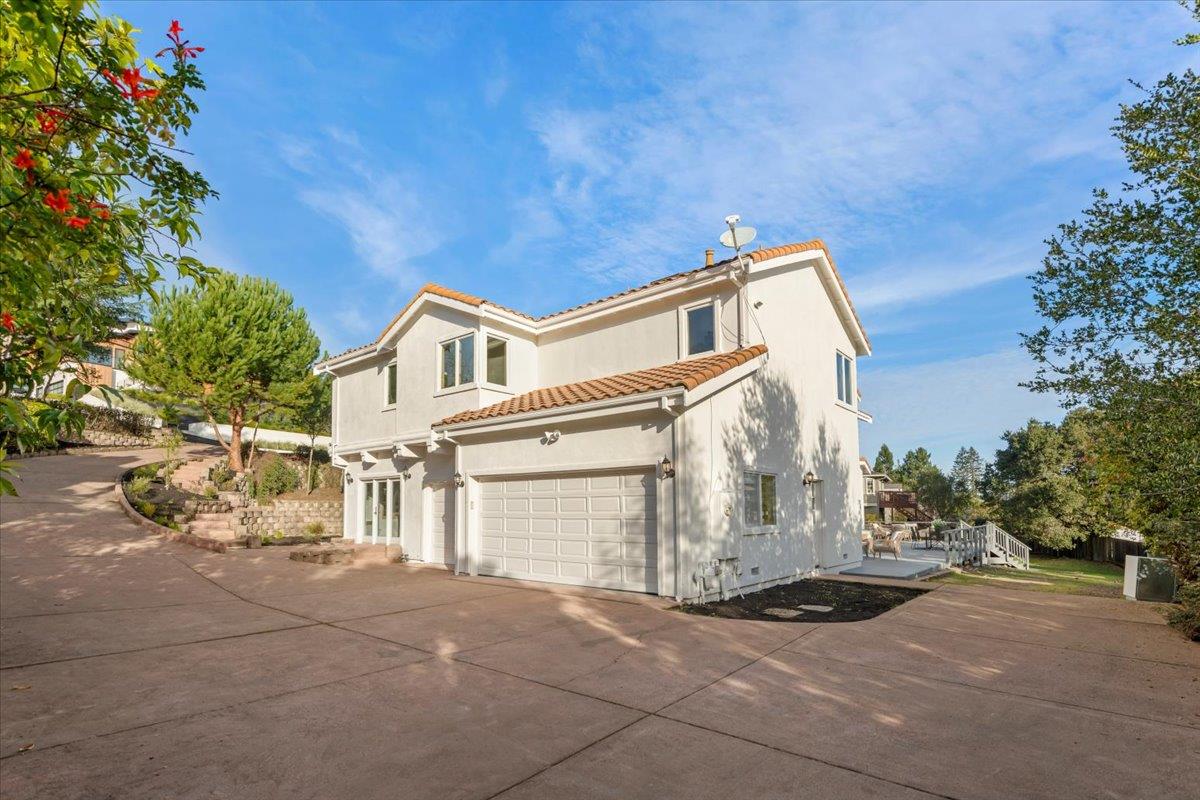 Detail Gallery Image 3 of 39 For 3961 Jefferson Ave, Redwood City,  CA 94062 - 4 Beds | 4/1 Baths