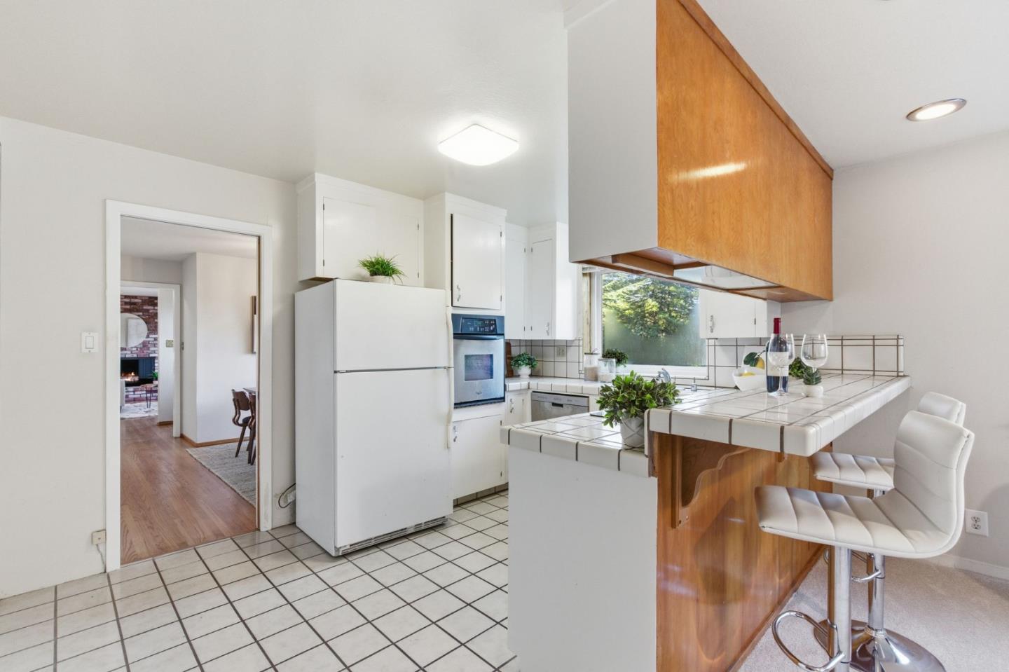 Detail Gallery Image 12 of 22 For 75 Coronado Ave, San Carlos,  CA 94070 - 3 Beds | 2 Baths