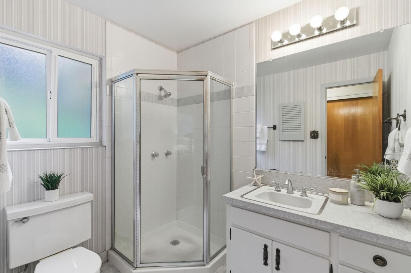 Detail Gallery Image 17 of 22 For 75 Coronado Ave, San Carlos,  CA 94070 - 3 Beds | 2 Baths