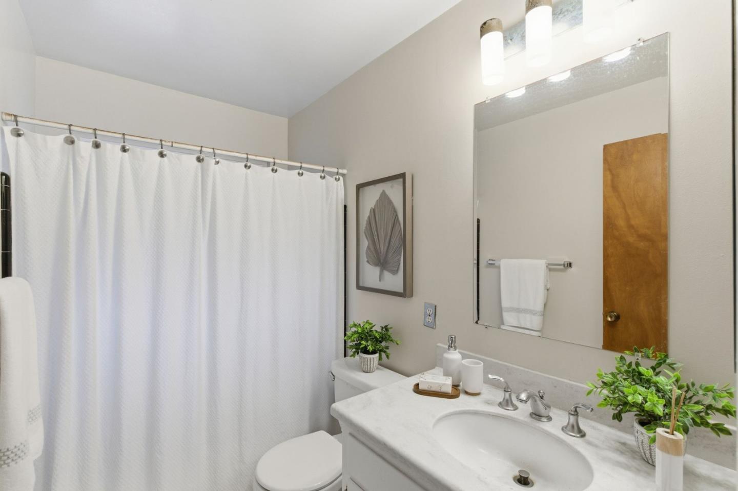 Detail Gallery Image 18 of 22 For 75 Coronado Ave, San Carlos,  CA 94070 - 3 Beds | 2 Baths