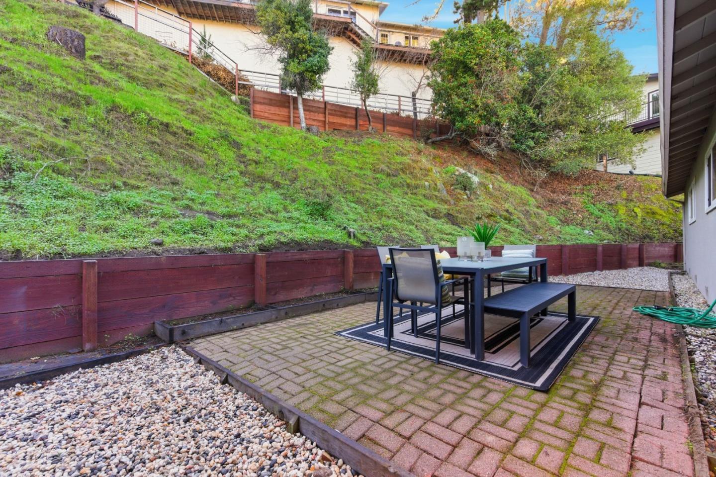 Detail Gallery Image 19 of 22 For 75 Coronado Ave, San Carlos,  CA 94070 - 3 Beds | 2 Baths