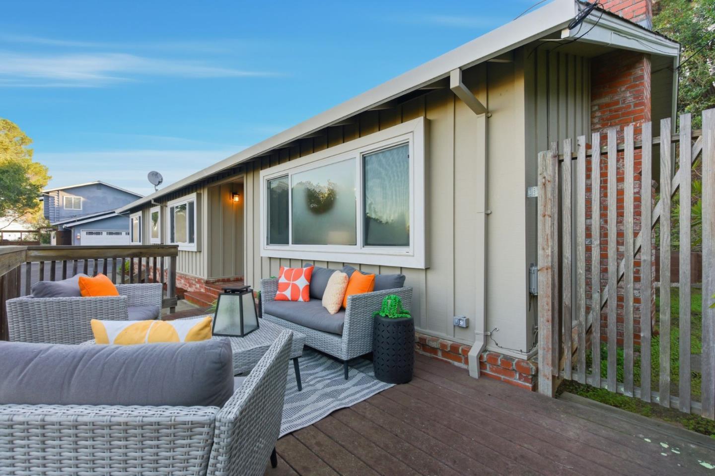 Detail Gallery Image 3 of 22 For 75 Coronado Ave, San Carlos,  CA 94070 - 3 Beds | 2 Baths